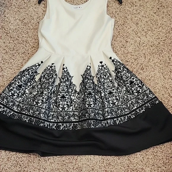 Black and white formal dress - Picture 3 of 13